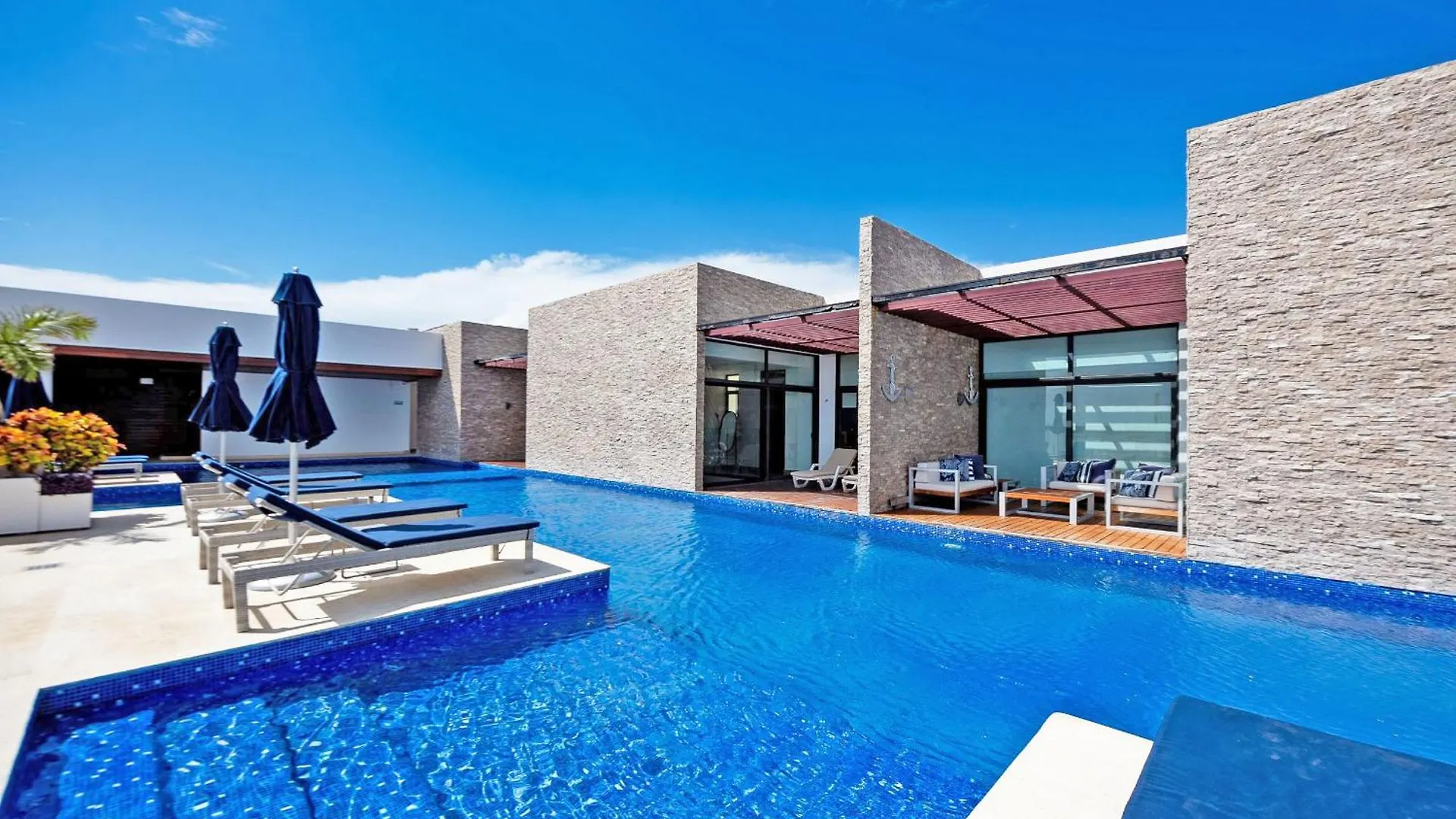 Exquisite Luxurious 1 Bedroom Cruz Con Mar Playa del Carmen Mexico
